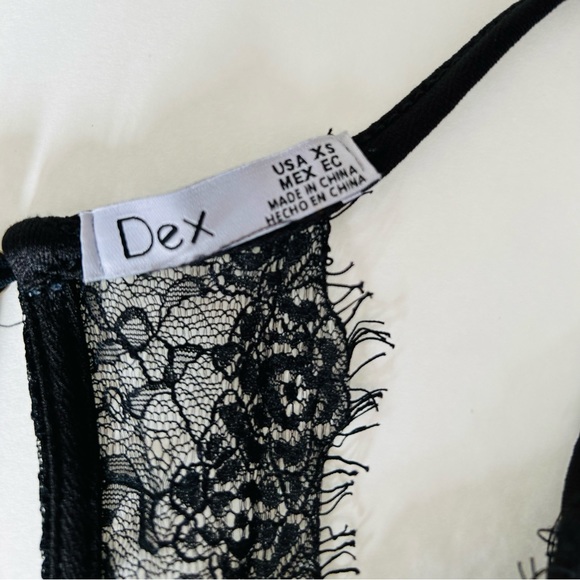 Decent top with lace XS - Picture 4 of 5